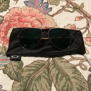 Oakley Elmont aviators